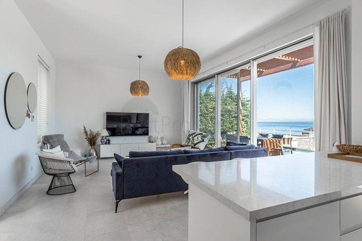 فيلات حديثة مع مسابح خاصة في ياليكافاك 