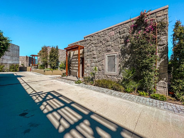 فيلات حديثة مع مسابح خاصة في ياليكافاك 