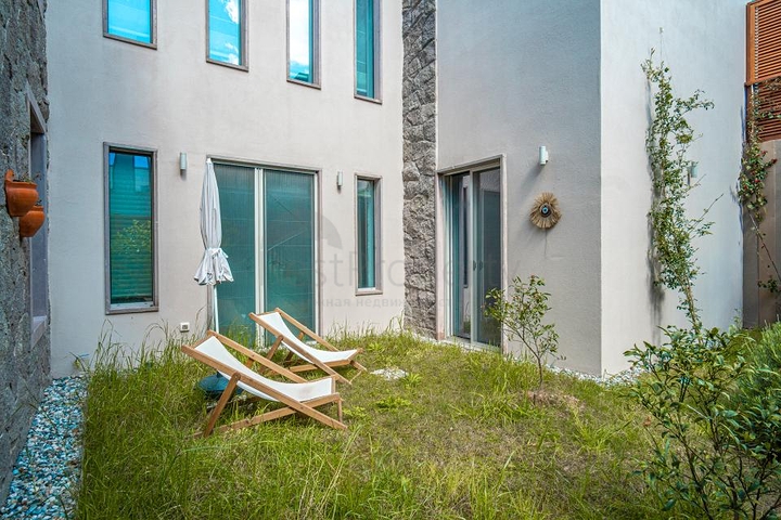 فيلات حديثة مع مسابح خاصة في ياليكافاك 