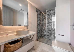 فيلات حديثة مع مسابح خاصة في ياليكافاك 