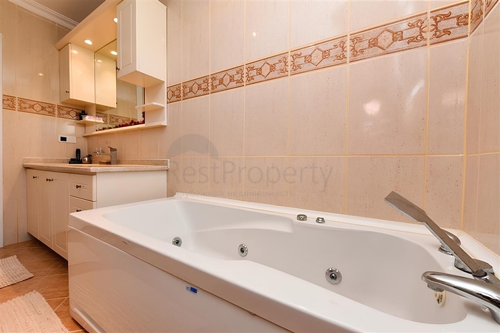 فيلا من ثلاث غرف نوم مع تجديد أنيق