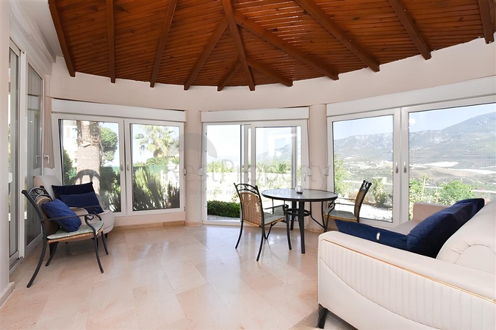 فيلا من ثلاث غرف نوم مع تجديد أنيق