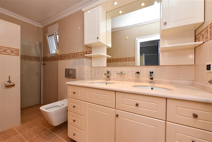 فيلا من ثلاث غرف نوم مع تجديد أنيق