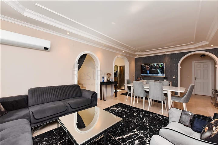 فيلا من ثلاث غرف نوم مع تجديد أنيق