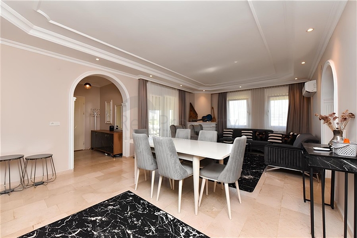 فيلا من ثلاث غرف نوم مع تجديد أنيق