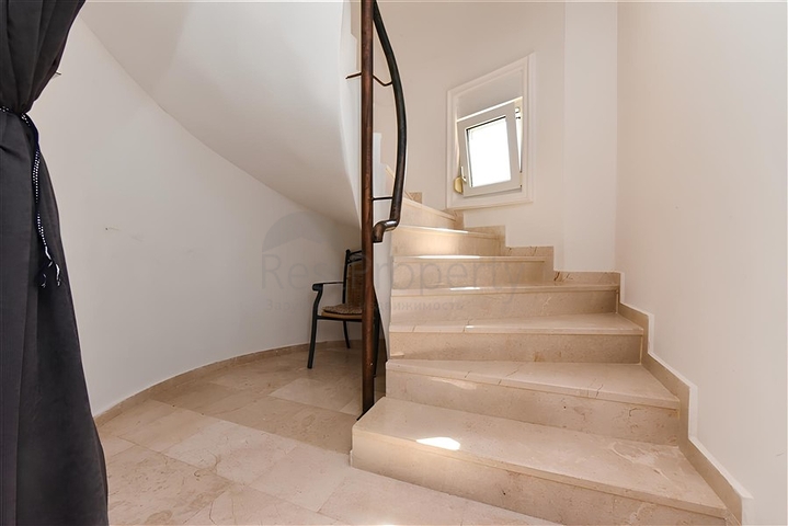 فيلا من ثلاث غرف نوم مع تجديد أنيق