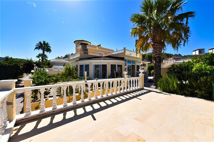 فيلا من ثلاث غرف نوم مع تجديد أنيق