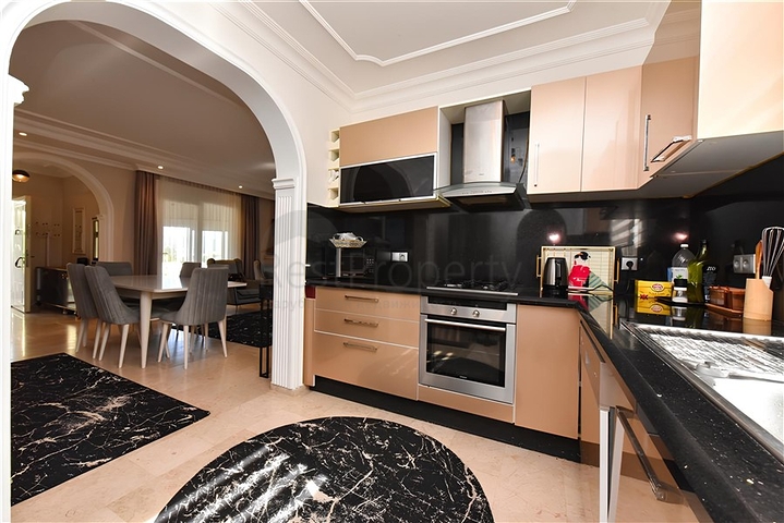 فيلا من ثلاث غرف نوم مع تجديد أنيق