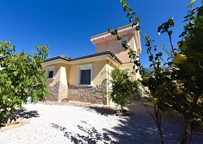 فيلا من ثلاث غرف نوم مع تجديد أنيق