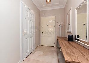 فيلا من ثلاث غرف نوم مع تجديد أنيق