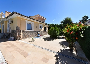 فيلا من ثلاث غرف نوم مع تجديد أنيق