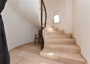 فيلا من ثلاث غرف نوم مع تجديد أنيق