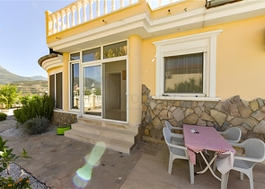 فيلا من ثلاث غرف نوم مع تجديد أنيق