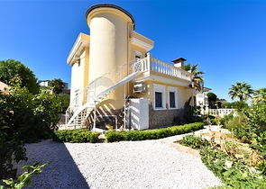 فيلا من ثلاث غرف نوم مع تجديد أنيق