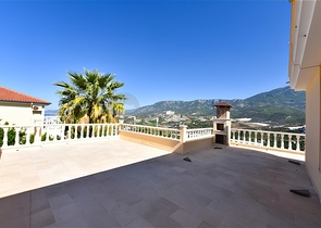 فيلا من ثلاث غرف نوم مع تجديد أنيق