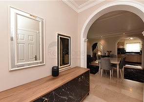 فيلا من ثلاث غرف نوم مع تجديد أنيق