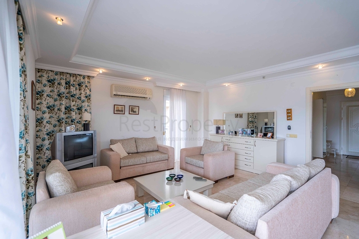 بنتهاوس مشرق من ست غرف مطلة على المدينة في منطقة أوبا بنتهاوس مشرق من ست غرف مطلة على المدينة في منطقة أوبا