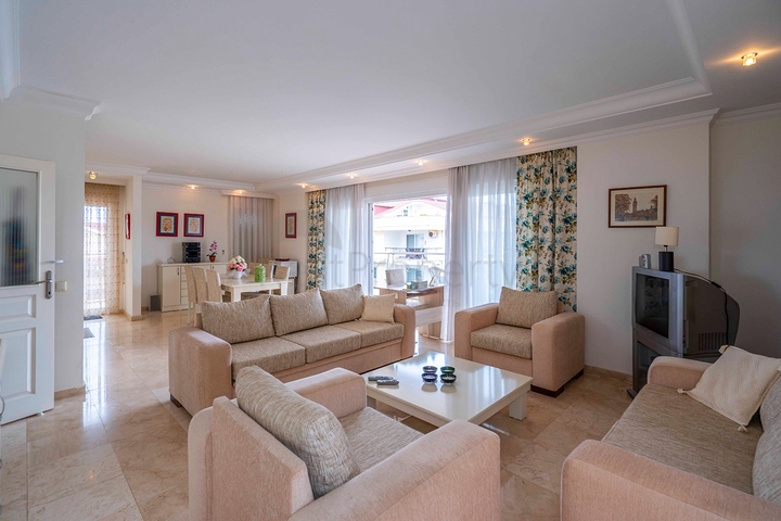 بنتهاوس مشرق من ست غرف مطلة على المدينة في منطقة أوبا بنتهاوس مشرق من ست غرف مطلة على المدينة في منطقة أوبا