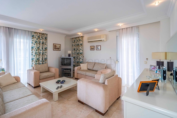 بنتهاوس مشرق من ست غرف مطلة على المدينة في منطقة أوبا بنتهاوس مشرق من ست غرف مطلة على المدينة في منطقة أوبا