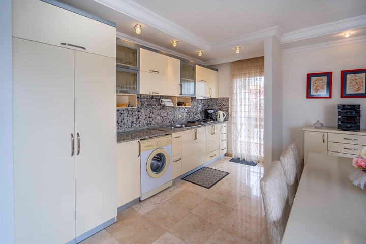 بنتهاوس مشرق من ست غرف مطلة على المدينة في منطقة أوبا بنتهاوس مشرق من ست غرف مطلة على المدينة في منطقة أوبا