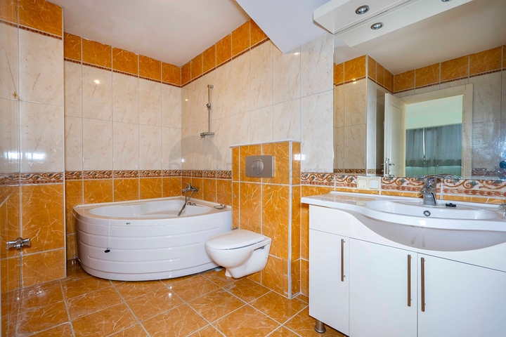 بنتهاوس مشرق من ست غرف مطلة على المدينة في منطقة أوبا بنتهاوس مشرق من ست غرف مطلة على المدينة في منطقة أوبا