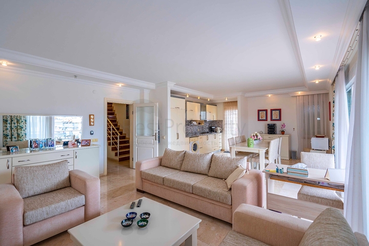 بنتهاوس مشرق من ست غرف مطلة على المدينة في منطقة أوبا بنتهاوس مشرق من ست غرف مطلة على المدينة في منطقة أوبا