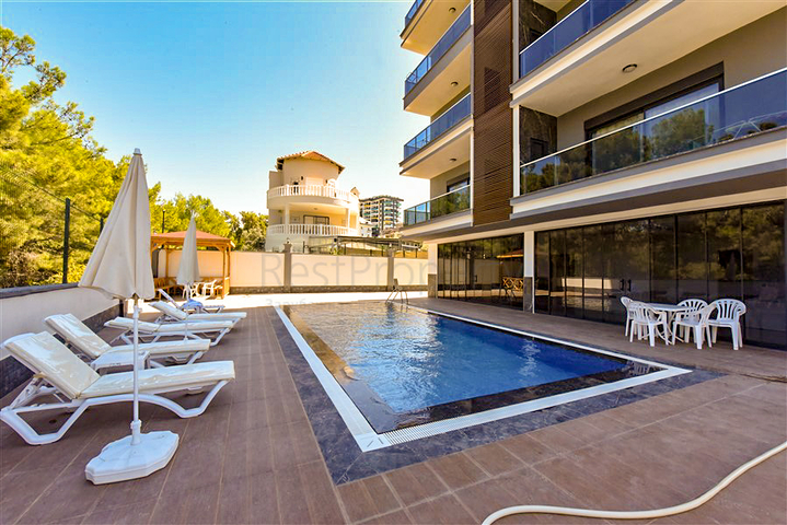 بنتهاوس من ثلاث غرف نوم مع إطلالات على الغابات الصنوبرية والبحر الأبيض المتوسط