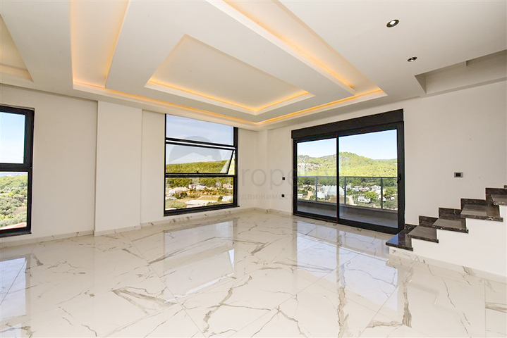 بنتهاوس من ثلاث غرف نوم مع إطلالات على الغابات الصنوبرية والبحر الأبيض المتوسط