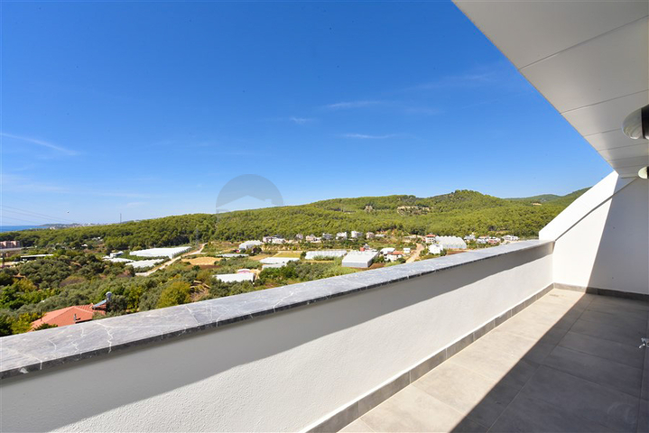 بنتهاوس من ثلاث غرف نوم مع إطلالات على الغابات الصنوبرية والبحر الأبيض المتوسط