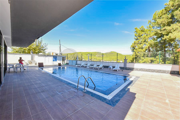 بنتهاوس من ثلاث غرف نوم مع إطلالات على الغابات الصنوبرية والبحر الأبيض المتوسط