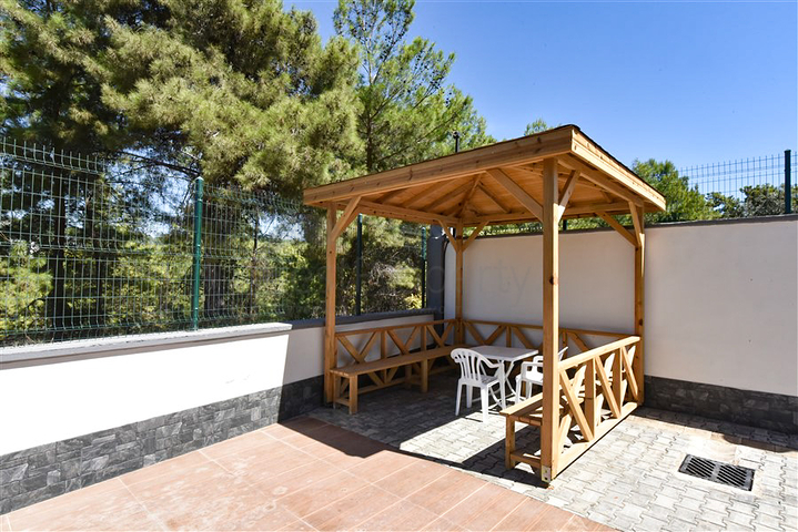 بنتهاوس من ثلاث غرف نوم مع إطلالات على الغابات الصنوبرية والبحر الأبيض المتوسط