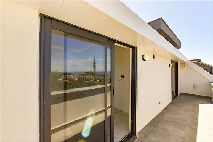 بنتهاوس من ثلاث غرف نوم مع إطلالات على الغابات الصنوبرية والبحر الأبيض المتوسط