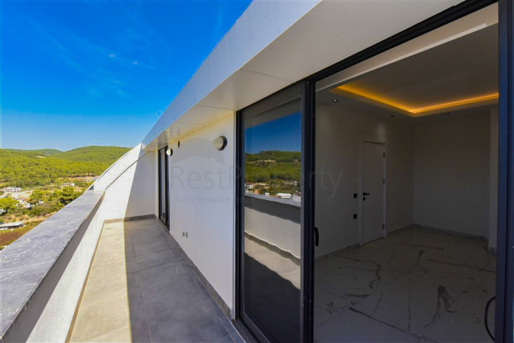 بنتهاوس من ثلاث غرف نوم مع إطلالات على الغابات الصنوبرية والبحر الأبيض المتوسط