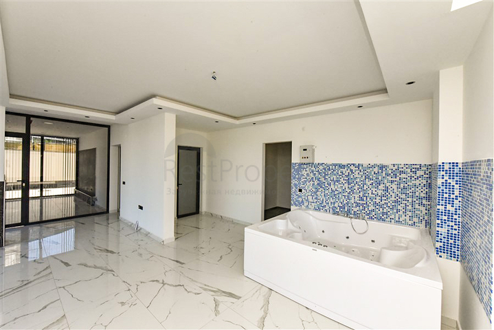 بنتهاوس من ثلاث غرف نوم مع إطلالات على الغابات الصنوبرية والبحر الأبيض المتوسط