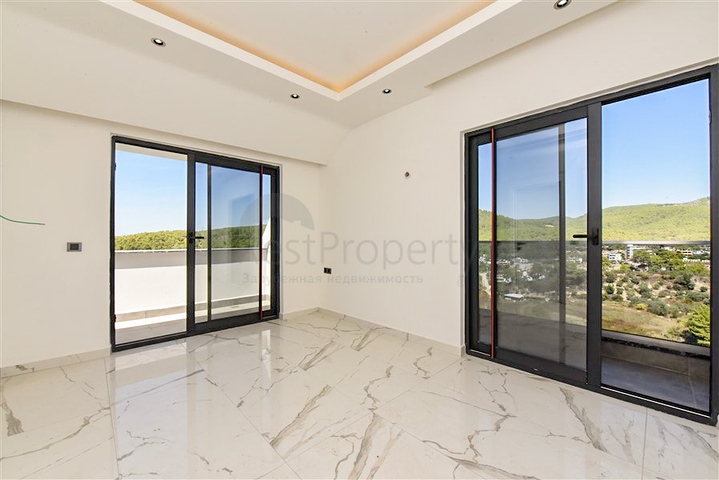 بنتهاوس من ثلاث غرف نوم مع إطلالات على الغابات الصنوبرية والبحر الأبيض المتوسط