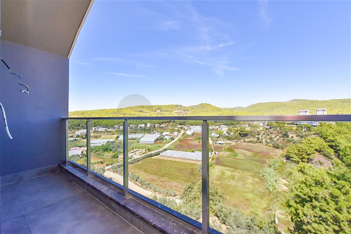 بنتهاوس من ثلاث غرف نوم مع إطلالات على الغابات الصنوبرية والبحر الأبيض المتوسط