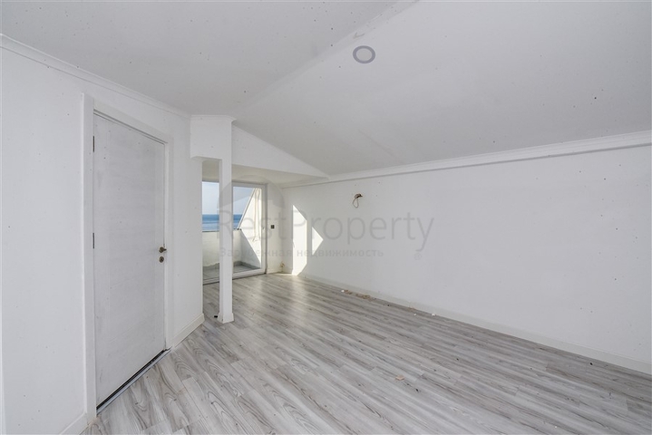 دوبلكس 3 + 1 في مجمع سكني منخفض الارتفاع على بعد 150 متر من البحر