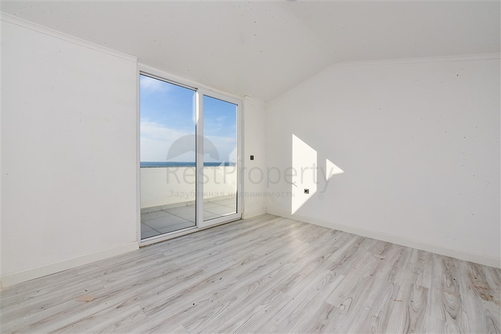 دوبلكس 3 + 1 في مجمع سكني منخفض الارتفاع على بعد 150 متر من البحر