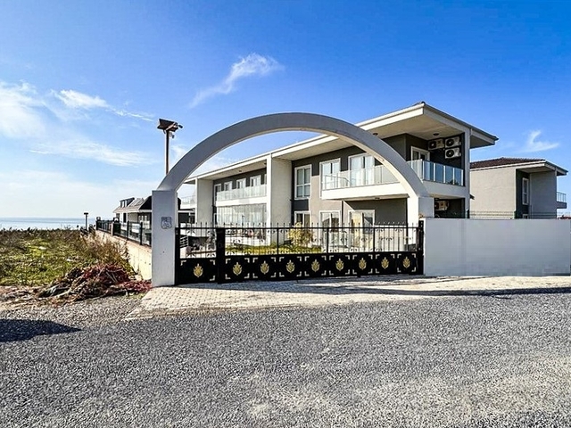 دوبلكس 3 + 1 في مجمع سكني منخفض الارتفاع على بعد 150 متر من البحر