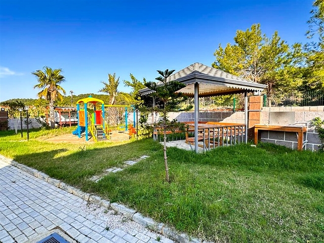 دوبلكس 3 + 1 في مجمع سكني منخفض الارتفاع على بعد 150 متر من البحر