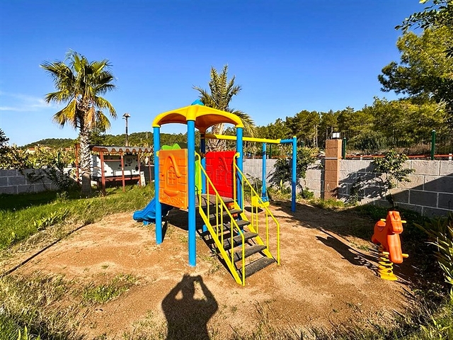 دوبلكس 3 + 1 في مجمع سكني منخفض الارتفاع على بعد 150 متر من البحر