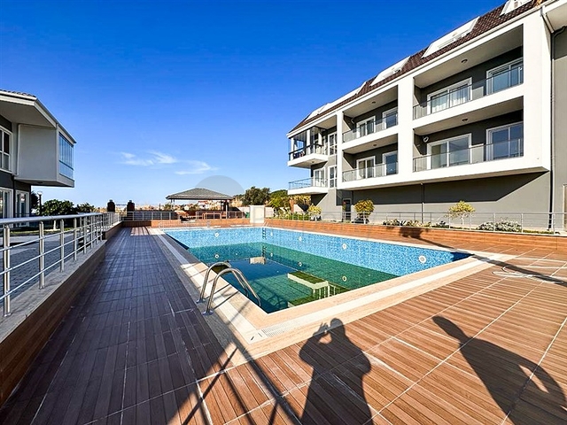 دوبلكس 3 + 1 في مجمع سكني منخفض الارتفاع على بعد 150 متر من البحر