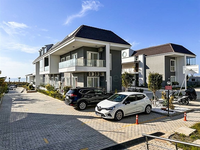 دوبلكس 3 + 1 في مجمع سكني منخفض الارتفاع على بعد 150 متر من البحر