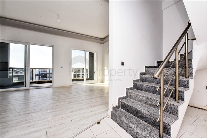 دوبلكس 3 + 1 في مجمع سكني منخفض الارتفاع على بعد 150 متر من البحر