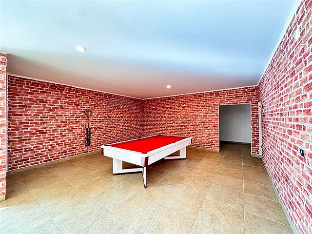 دوبلكس 3 + 1 في مجمع سكني منخفض الارتفاع على بعد 150 متر من البحر