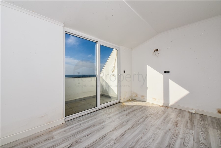 دوبلكس 3 + 1 في مجمع سكني منخفض الارتفاع على بعد 150 متر من البحر