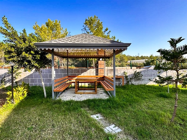 دوبلكس 3 + 1 في مجمع سكني منخفض الارتفاع على بعد 150 متر من البحر