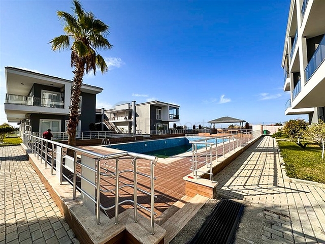 دوبلكس 3 + 1 في مجمع سكني منخفض الارتفاع على بعد 150 متر من البحر