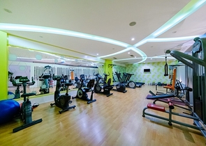 شقة مريحة 800 متر من شاطئ كليوباترا