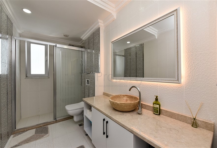 شقة جميلة في مسكن على البحر في منطقة محمودلار. شقة جميلة في مسكن على البحر في منطقة محمودلار.